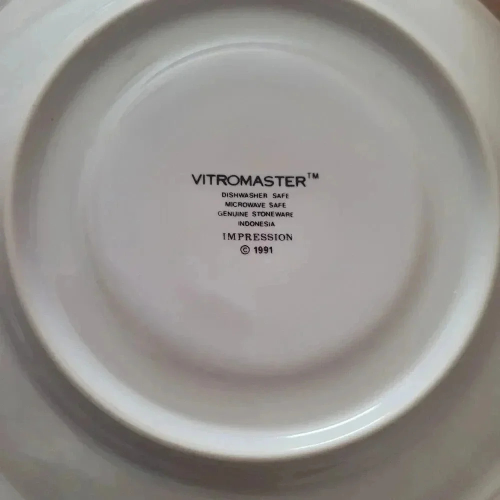 Coffer/Tea/Saucer Set - Picture 7 of 10